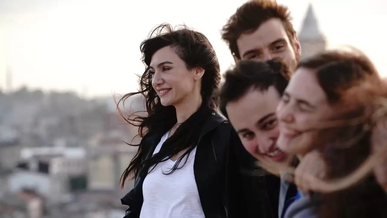 Bir Derdim Var Backdrop
