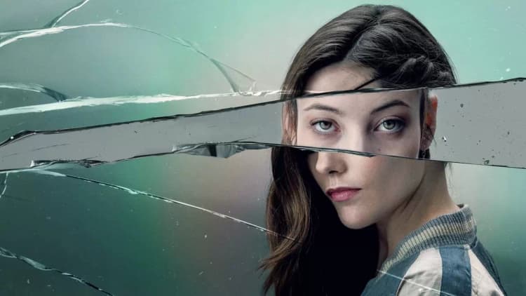 The Girl in the Mirror Poster