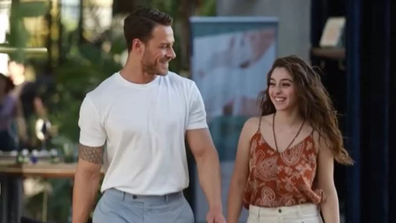Senden Daha Güzel Backdrop