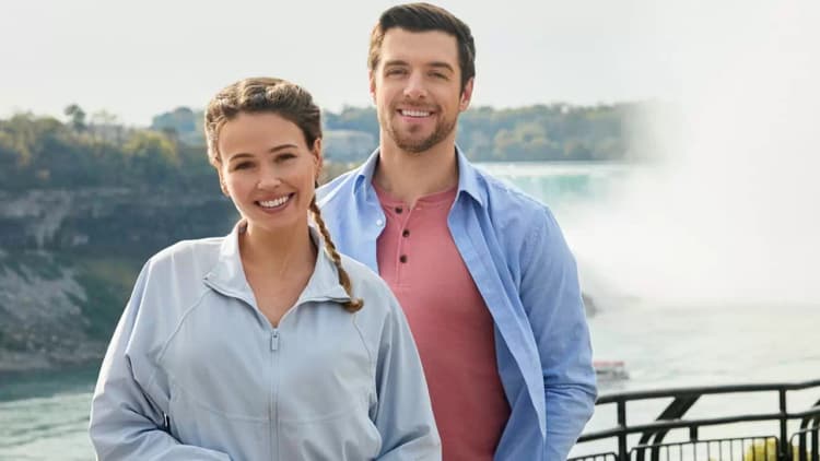 Falling in Love in Niagara Poster