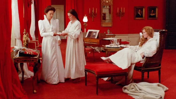 Cries & Whispers Poster