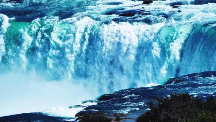 Chasing Niagara Poster