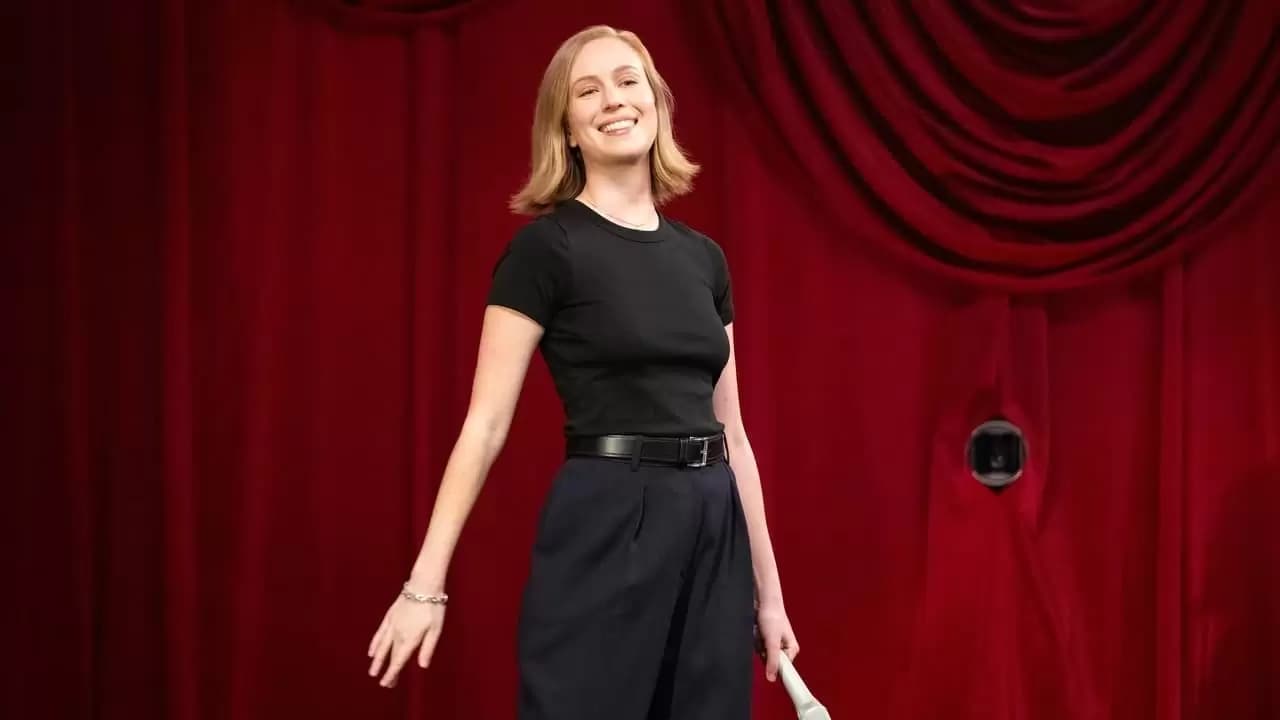 Hannah Einbinder: Everything Must Go Backdrop