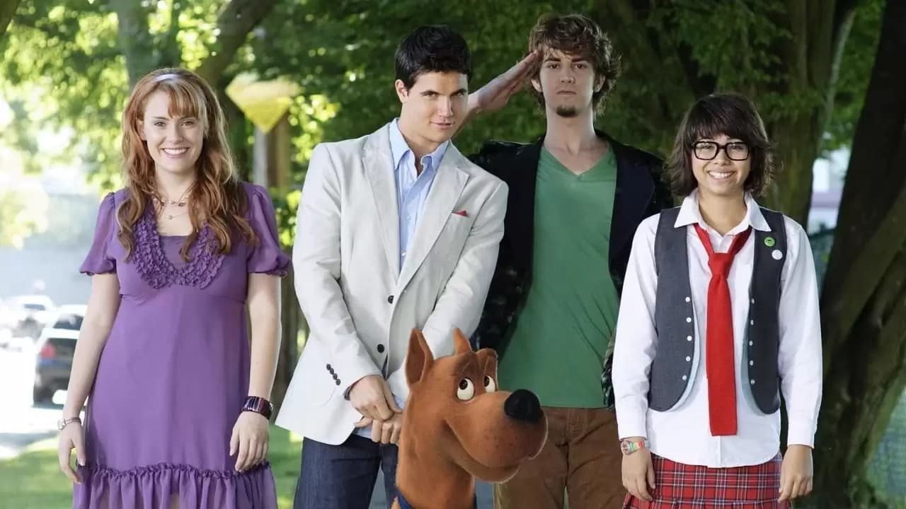 Scooby-Doo! The Mystery Begins Backdrop